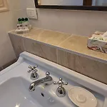 Alojamento de Acomodação e Pequeno-almoço Relais Garden Lecco 4*