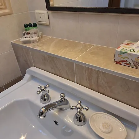 Alojamento de Acomodação e Pequeno-almoço Relais Garden Lecco 4*
