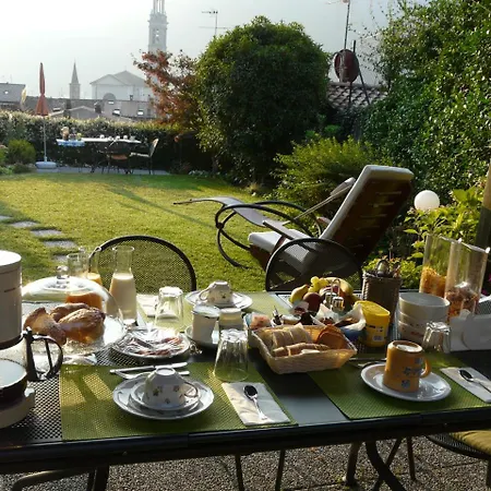 Nocleg ze śniadaniem Relais Garden Lecco Valmadrera