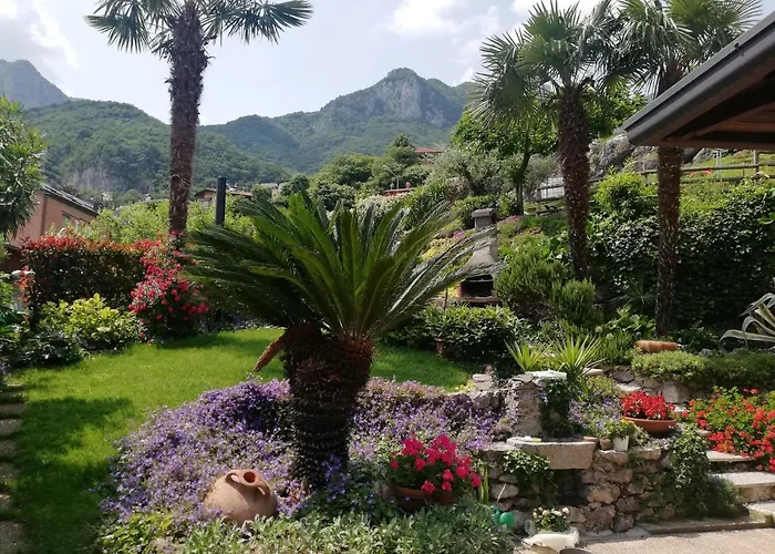 Relais Garden Lecco לינה וארוחת בוקר 4*