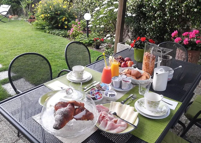 Relais Garden Lecco ואלמדררה