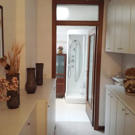 לינה וארוחת בוקר Relais Garden Lecco ואלמדררה